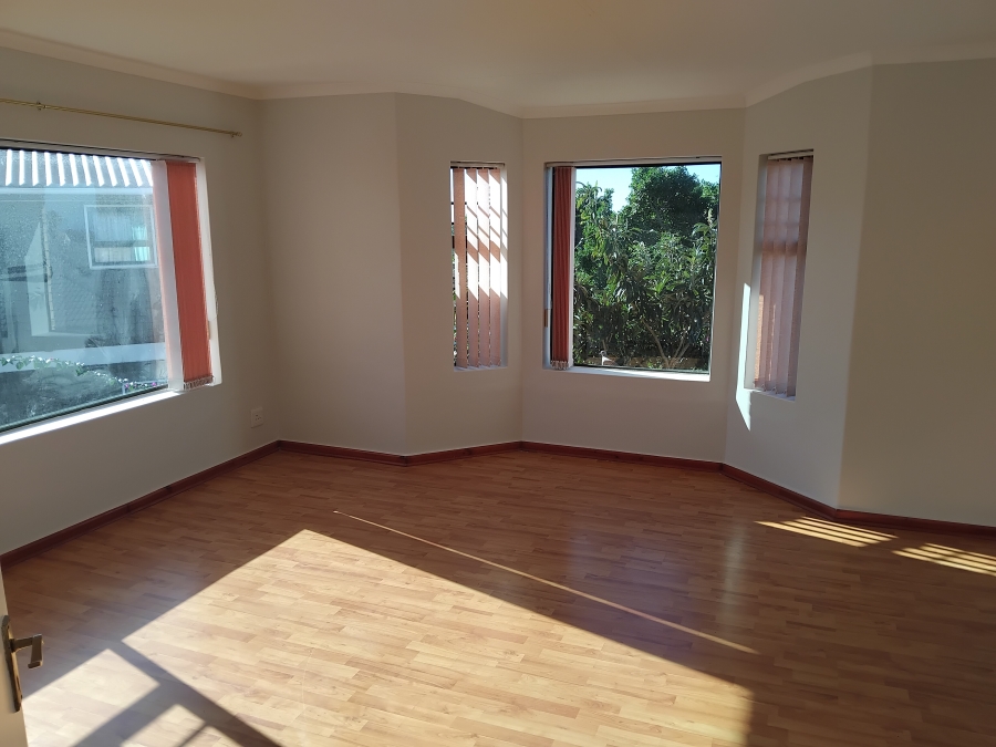 4 Bedroom Property for Sale in Wavecrest Eastern Cape